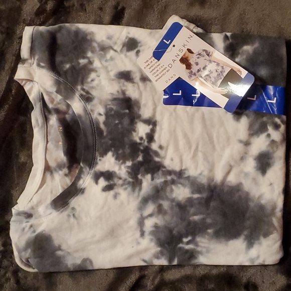 Acid-washed grey and white, large T-shirt. - Picture 3 of 4